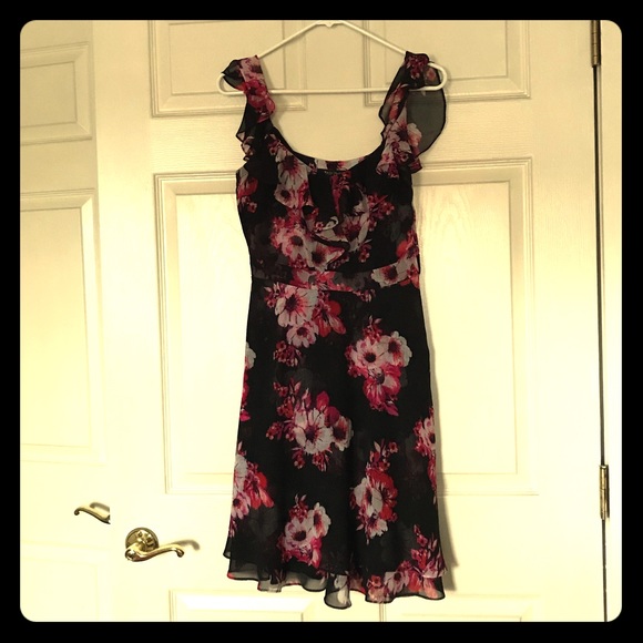 White House Black Market Dresses & Skirts - 🎉LAST CHANCE!!🎉 Black floral WHBM dress